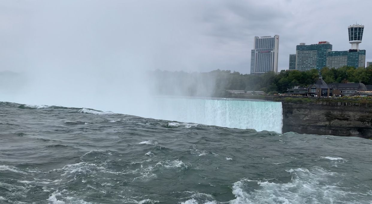  steady stream of tourists lines the viewing platforms along the U.S.-Canada border, where the thundering roar of Niagara Falls echoes through the gorge. From this vantage point, visitors witness one of the world’s most iconic natural spectacles, where nature and human curiosity meet in awe and wonder. Photo: Tanvir, Voice7 News